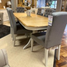 Cromwell Oval Extending Dining Table & 6 Button Back Dining Chairs